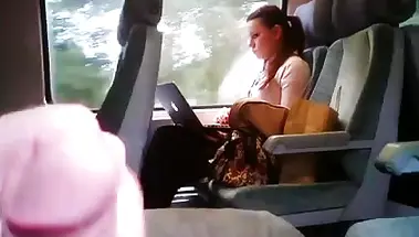 Дрочит стояк на фрилансершу в автобусе