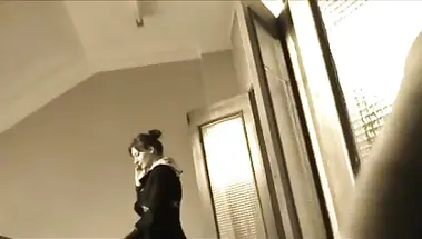 Женатый онанист дрочит член на красивую девушку в поликлинике