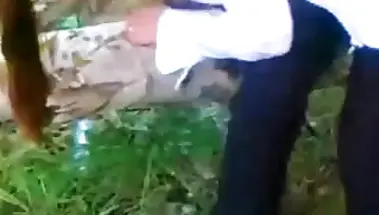 Препод по географии дрочит хуй на пьяную студентку в походе