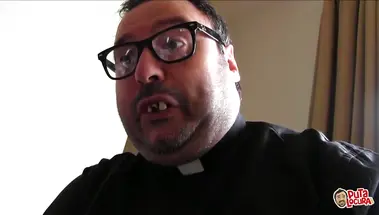 Блудливая студентка скачет на члене уродливого священника