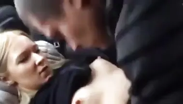 Русская блядь подрочила хуй женатого таксиста до спермы на живот